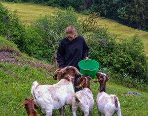 11_Agriviva_Joelle Kurt bei Fam. Farrer